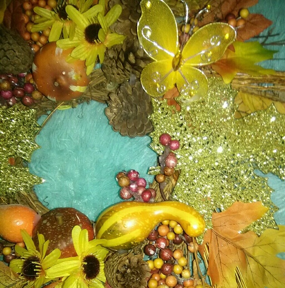 12" Hand Made Fall Seasonal/ Thanksgiving Wreath - Picture 8 of 8